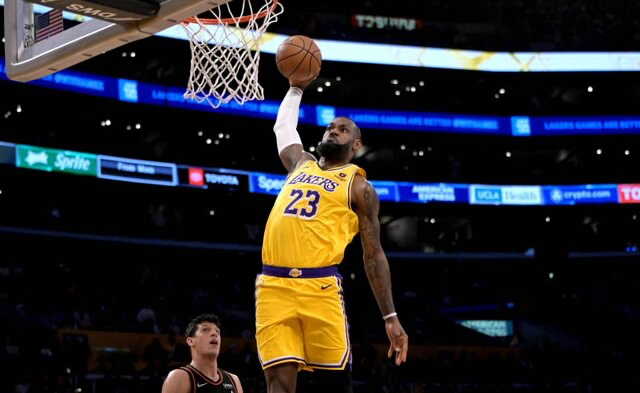 شانس لبران جیمز برای پنجمین قهرمانی NBA