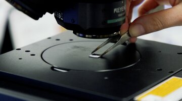 ساخت کوچکترین ویولن جهان از پلاتین