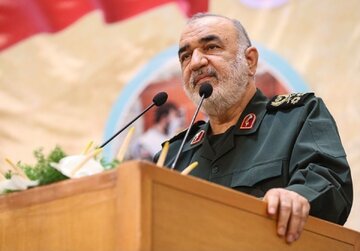 سردار سلامی: موشکها و پهپادها در نیروی دریایی سپاه به قابلیتهای ارزشمندی رسیدند