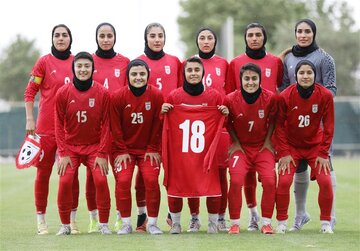 تیم ملی فوتبال زنان ایران در انتخابی جام ملت‌های آسیا مقابل سنگاپور صف‌آرایی کرد