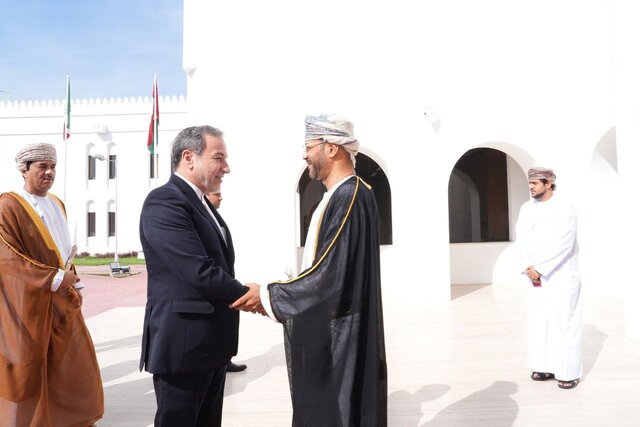 دیدار عراقچی با وزیر خارجه عمان