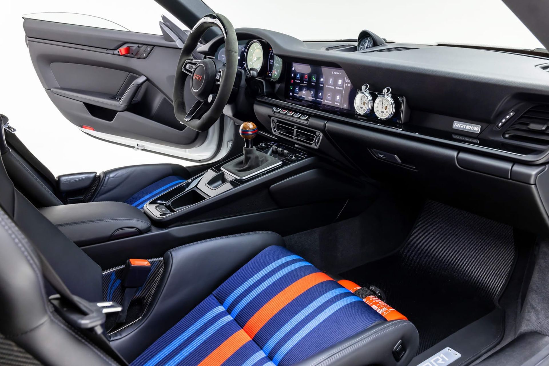 Rezvani RR1 interior