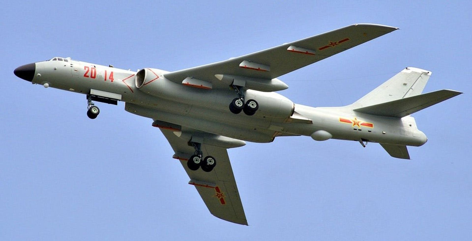 بمبافکن H-6 چین