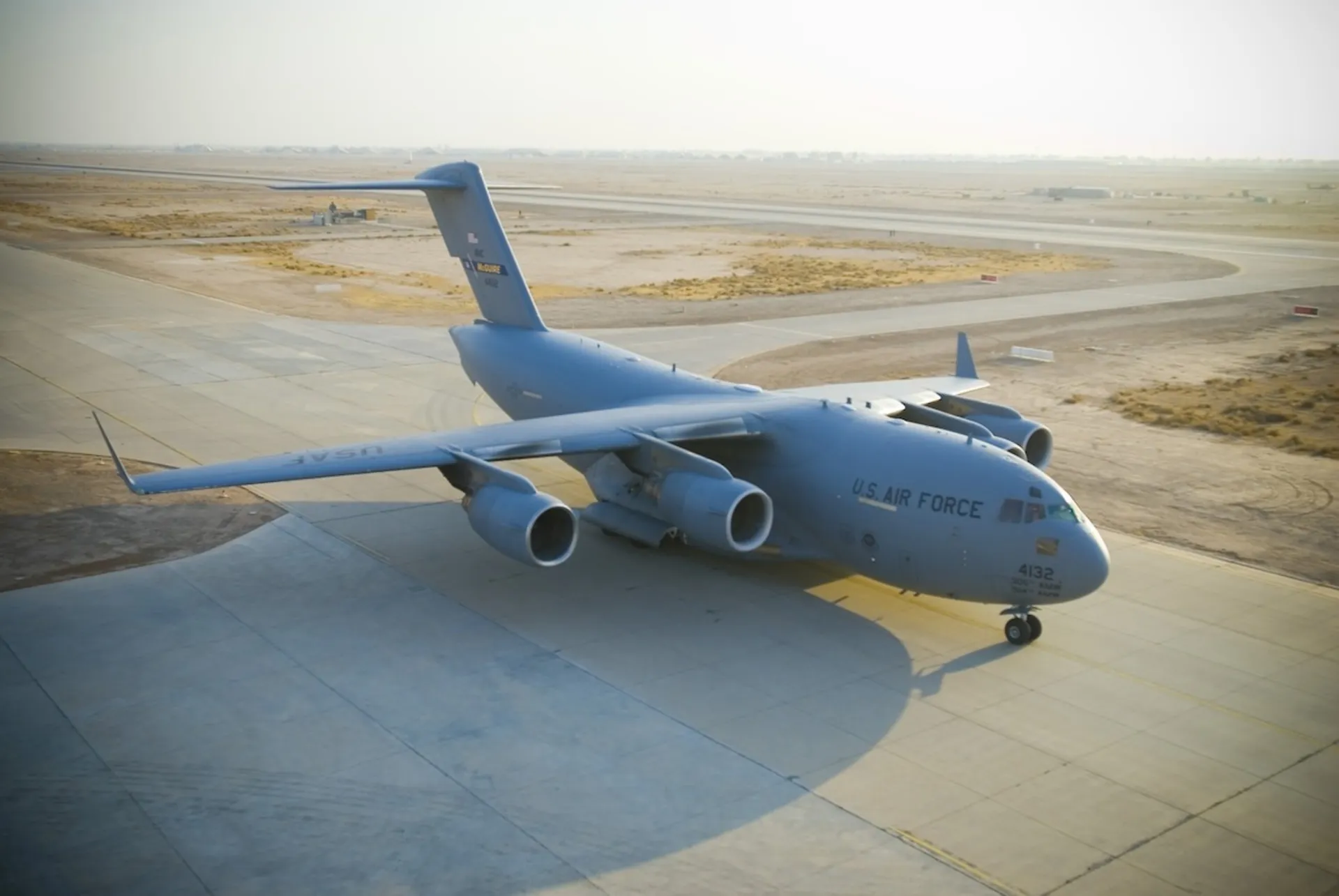 C-17 Globemaster III up view