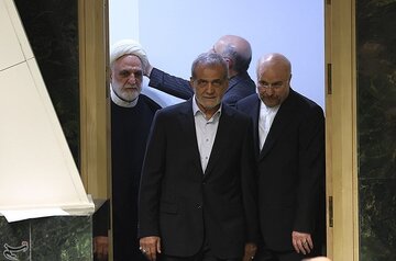 جلسه غیرعلنی مجلس با حضور رئیس‌جمهور و هیئت دولت برای بررسی مشکلات اقتصادی