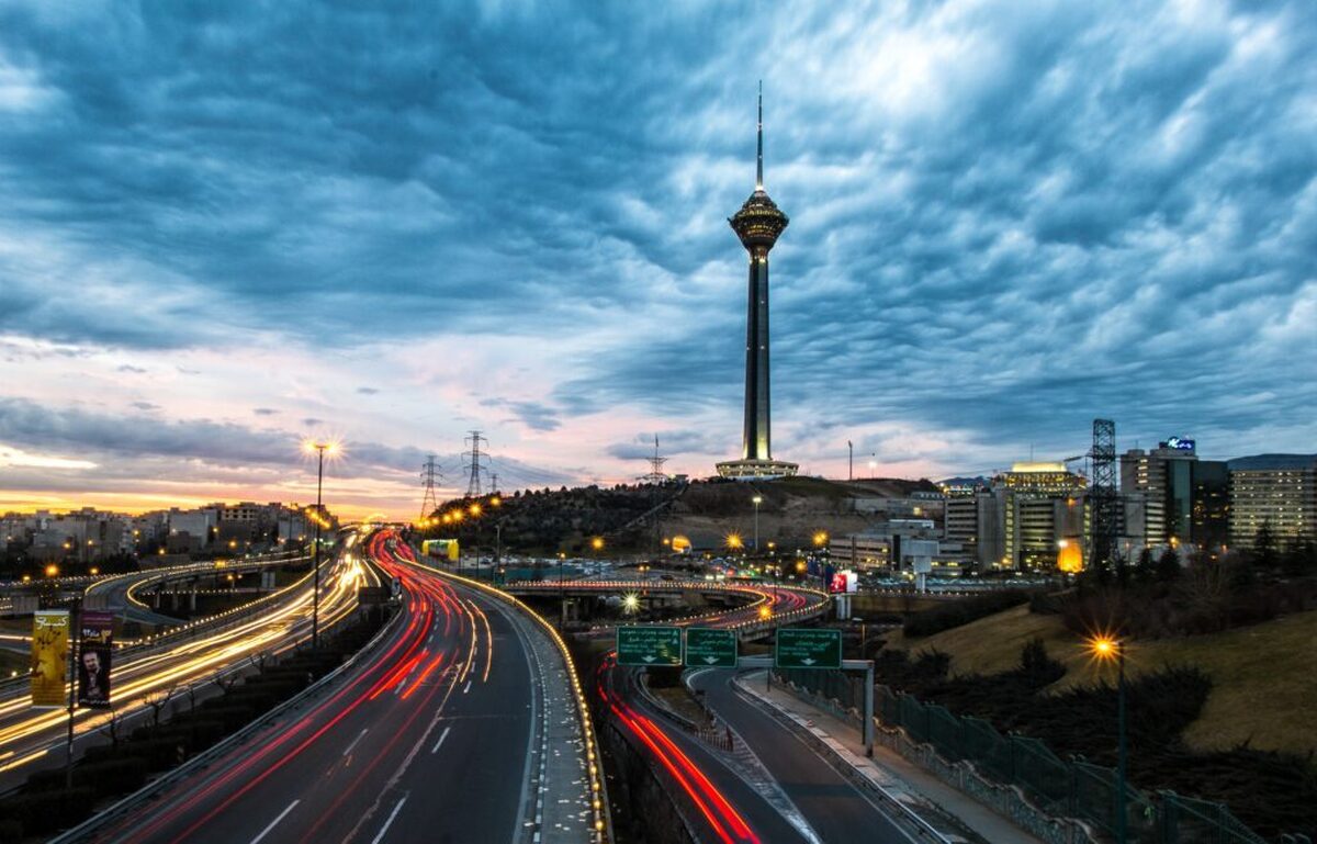 افزایش ظرفیت انرژی خورشیدی به ۱۰ هزار مگاوات و کاهش تلفات برق در تهران