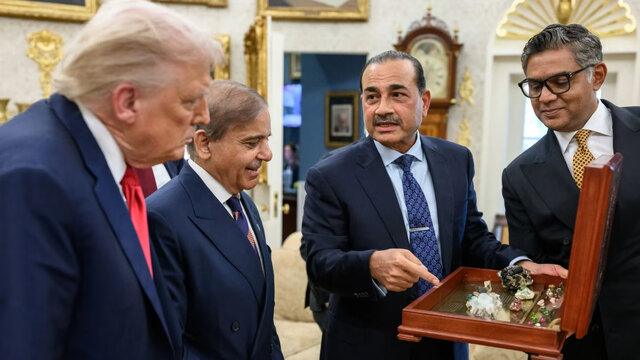 هدیه منیر و شریف به ترامپ