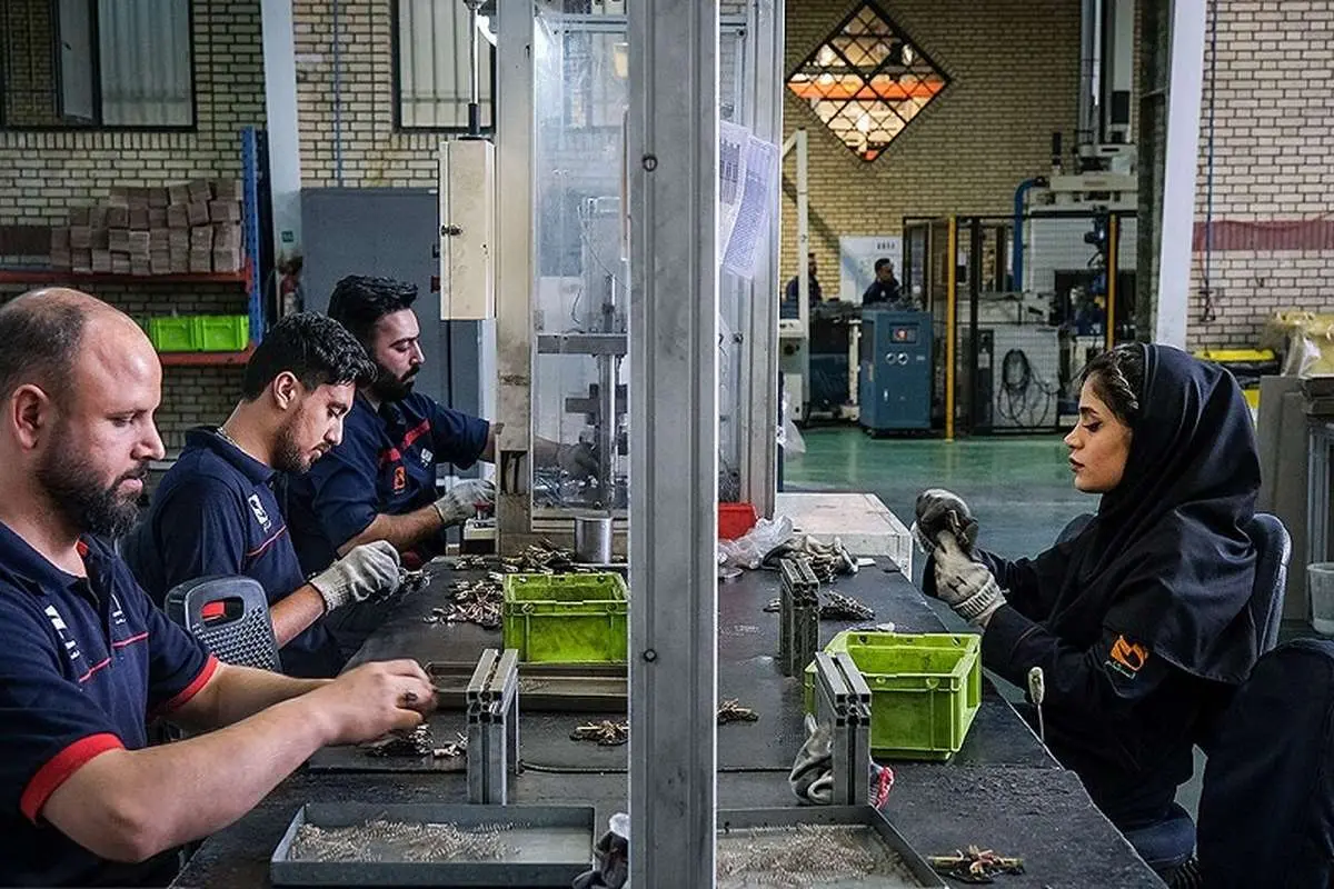 وزیر کار: افزایش ۴۵ درصدی حداقل مزد، دلیل عدم افزایش حق مسکن کارگران بود