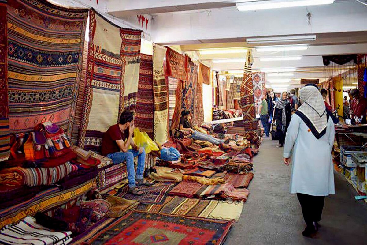 جمعهبازار پروانه در باغ هنر عباسآباد؛ پاتوق جدید هنرمندان و گردشگران
