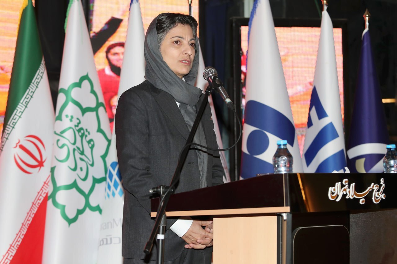 مهدی تاج، رئیس فدراسیون فوتبال، در مراسم بدرقه تیم ملی فوتسال زنان