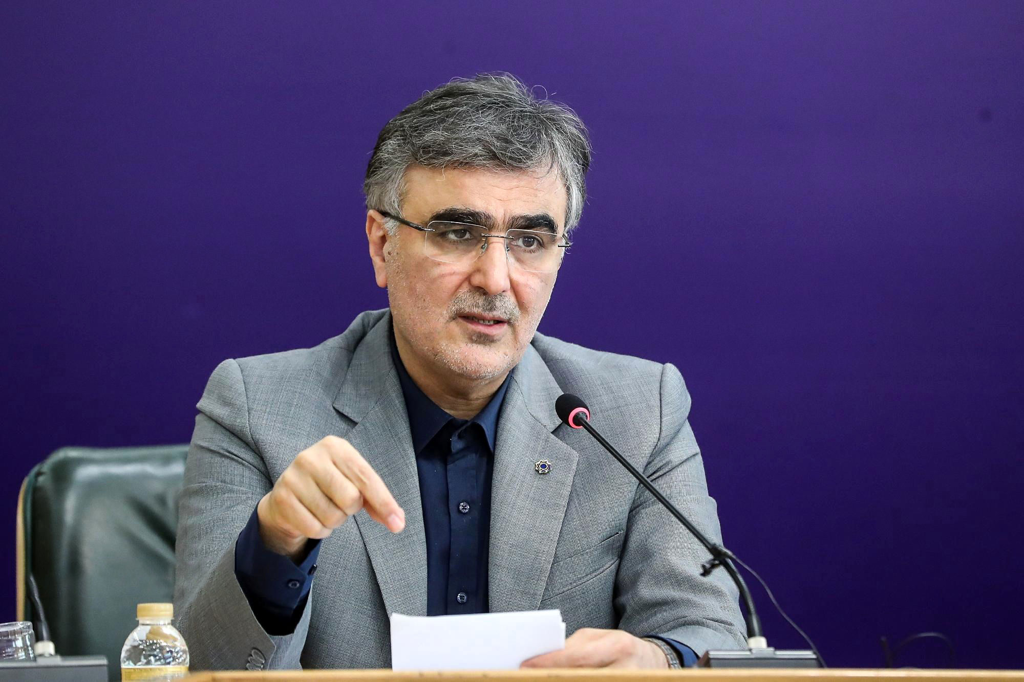 فرزین: افزایش نرخ سود به‌دلیل مهار نقدینگی/ وضعیت فروش ایران‌مال و سهامداران بانک آینده