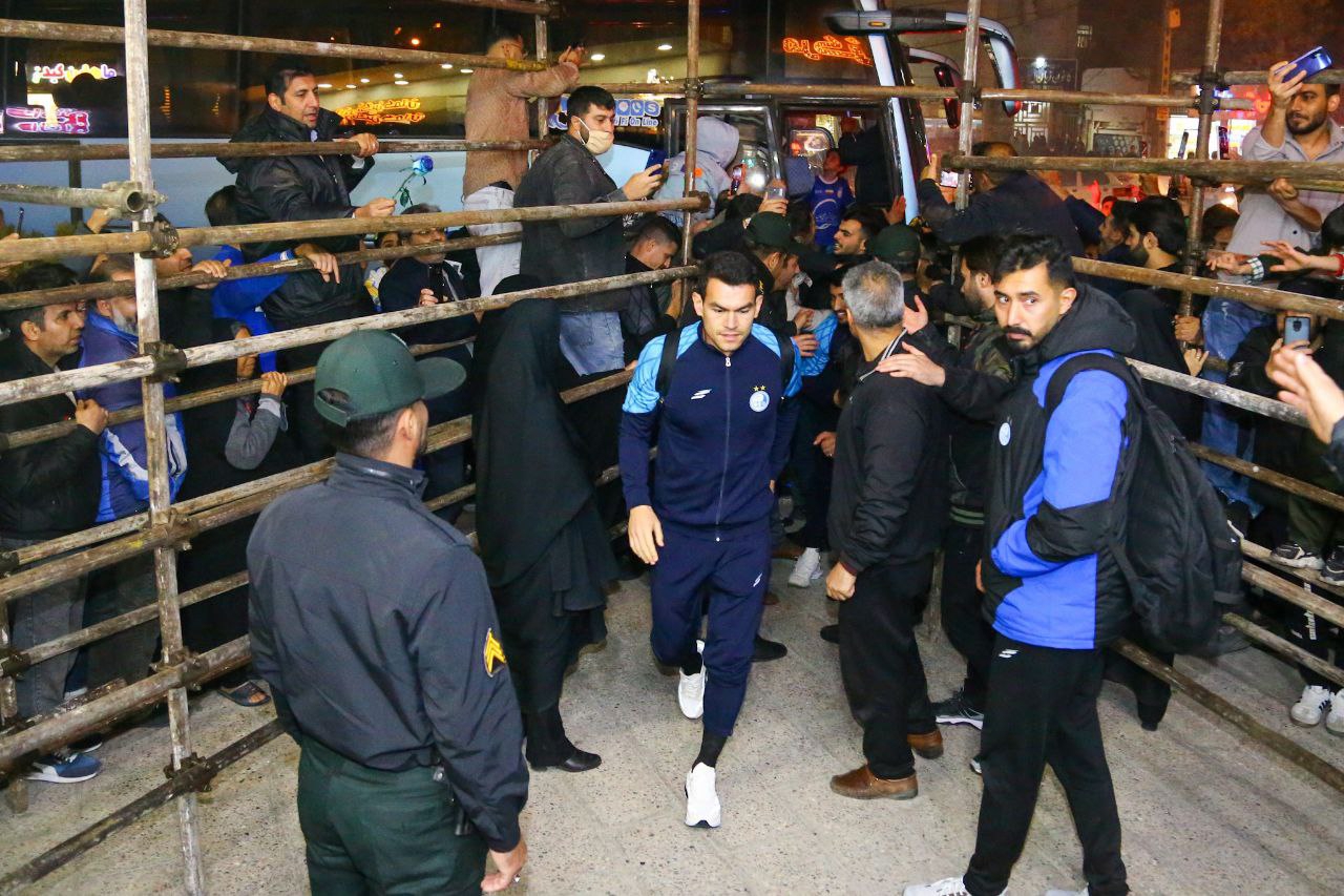منورهای رنگی در استقبال از استقلال