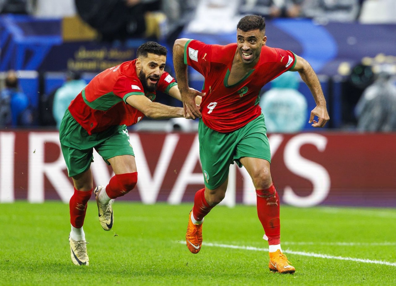 بازیکنان مراکش در حال شادی پس از گل