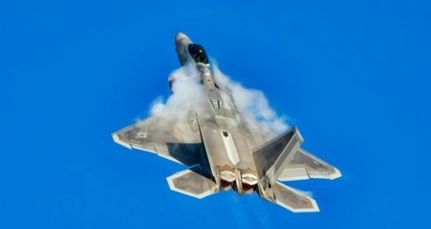 F-22 رپتور: چرا برترین جنگنده پنهان‌کار آمریکا به هیچ کشوری فروخته نمی‌شود؟