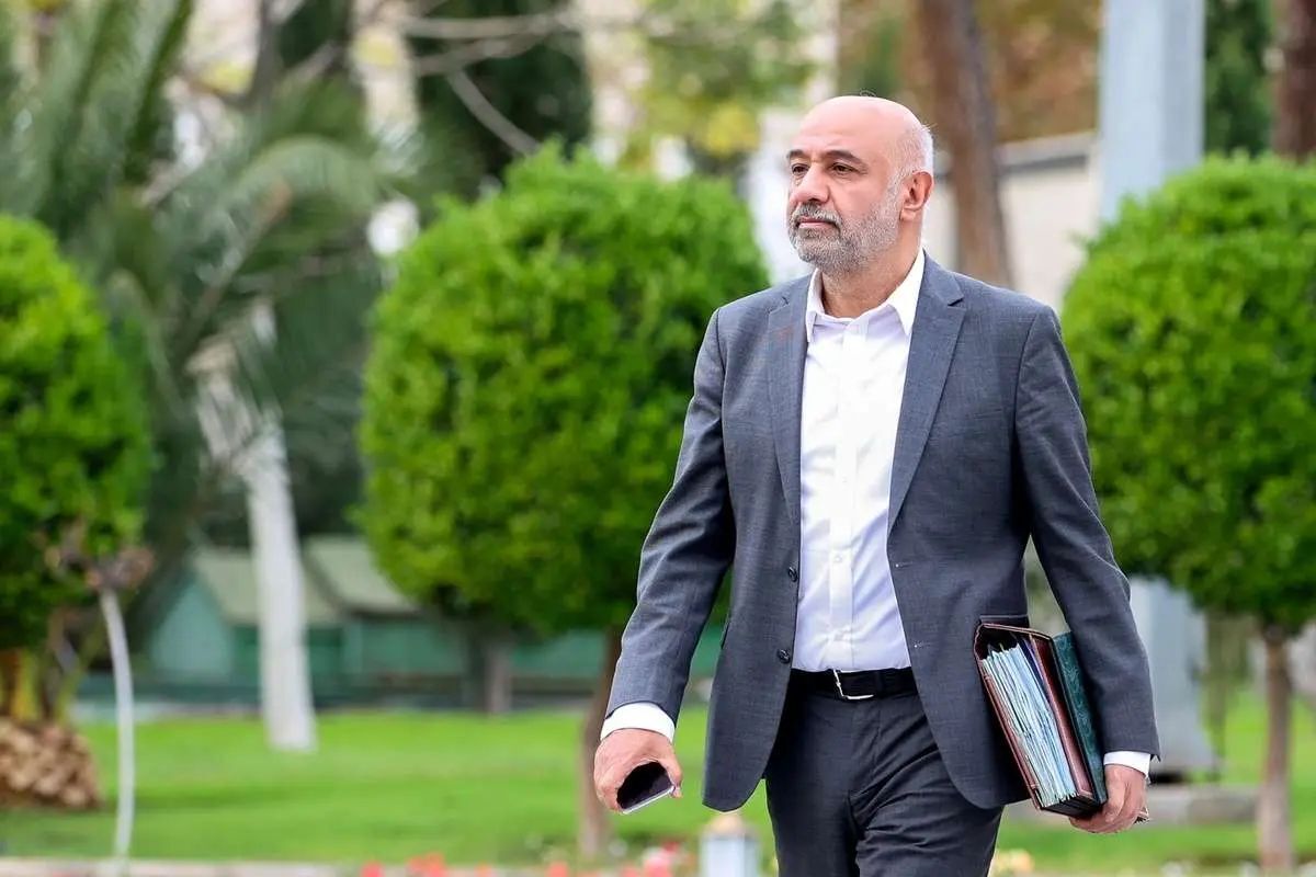 تصویری از وزیر تعاون در حاشیه جلسه هیئت دولت