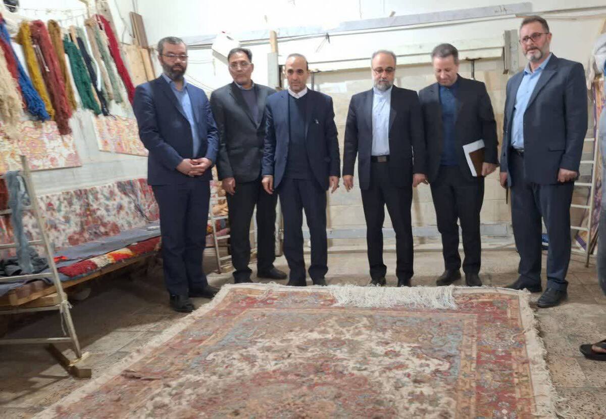بازدید قضایی از زندان‌های اردبیل و رونمایی از فرش دست‌باف زندانیان