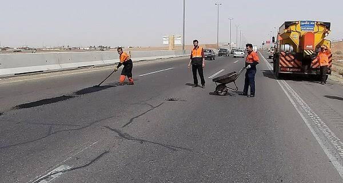 آغاز عملیات لکهگیری و بهسازی محورهای لردگان با ۵۰ تن آسفالت