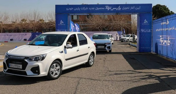 تحویل نخستین سری خودروی پارس نوآ به خریداران با حضور مدیرعامل سایپا