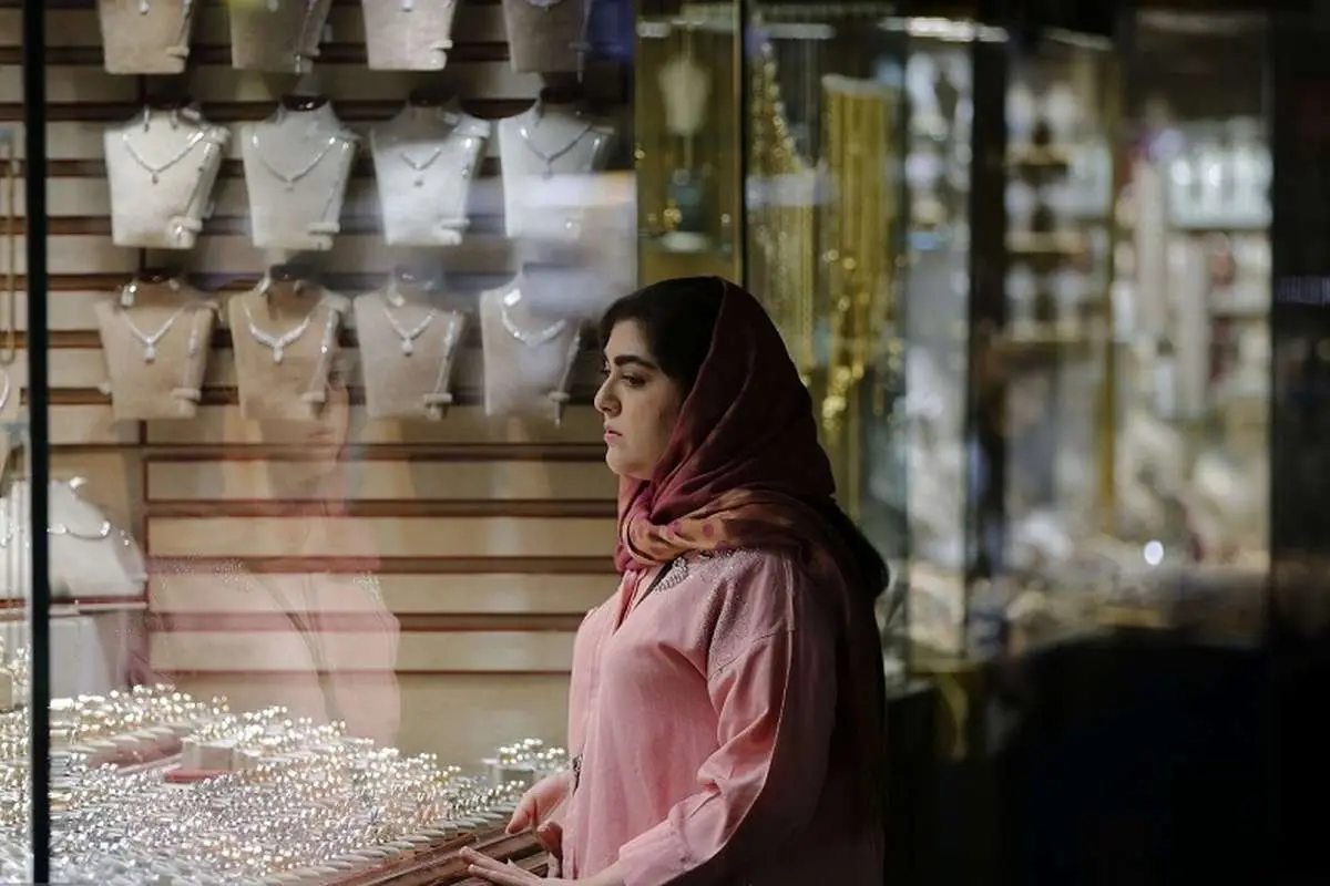 طلا ۱۸ عیار: نوسانات روزانه و بازدهیهای چشمگیر در بازههای مختلف