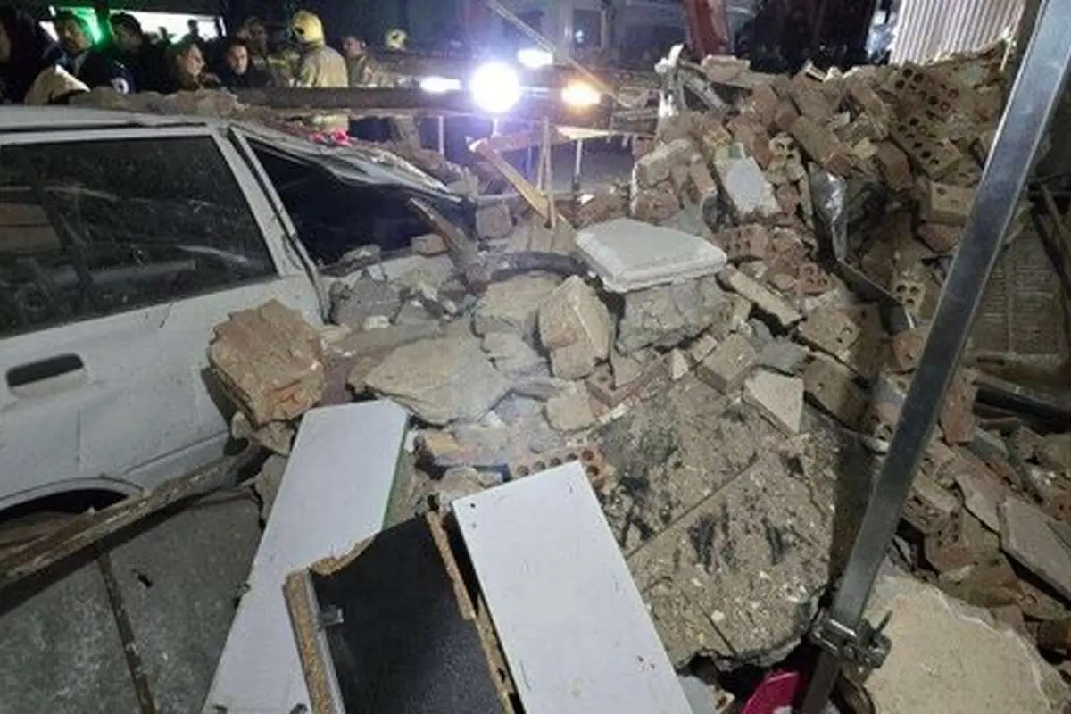 نجات چهار مصدوم از زیر آوار ساختمان دو طبقه در اهواز