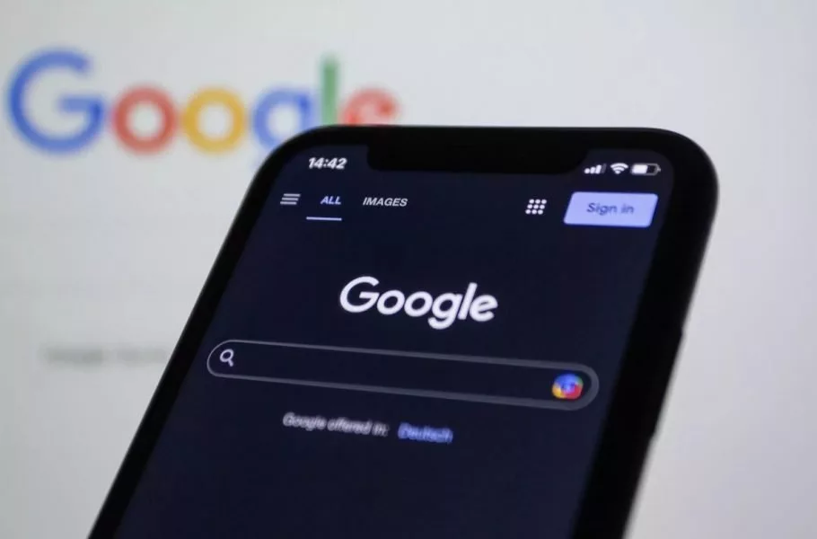گوگل و چالش میلیون‌ها پاسخ اشتباه هوش مصنوعی در جستجو
