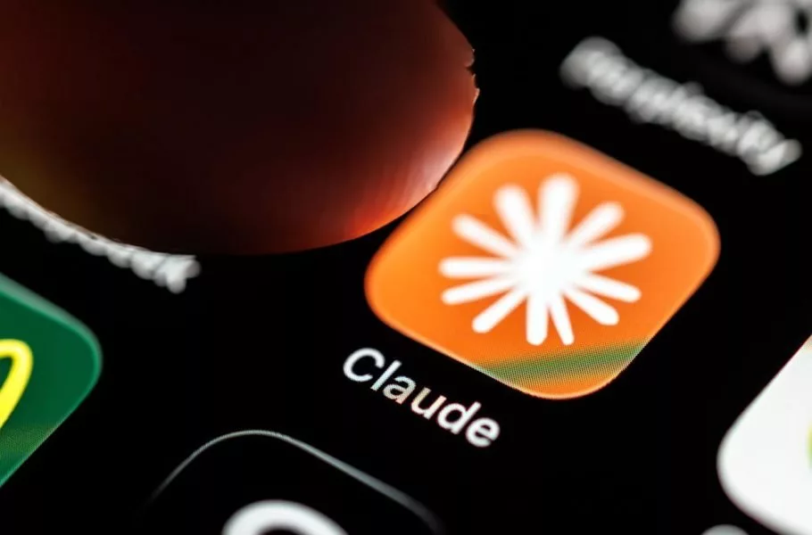 احراز هویت اجباری در چتبات Claude؛ نگرانیها و تضمینهای آنتروپیک