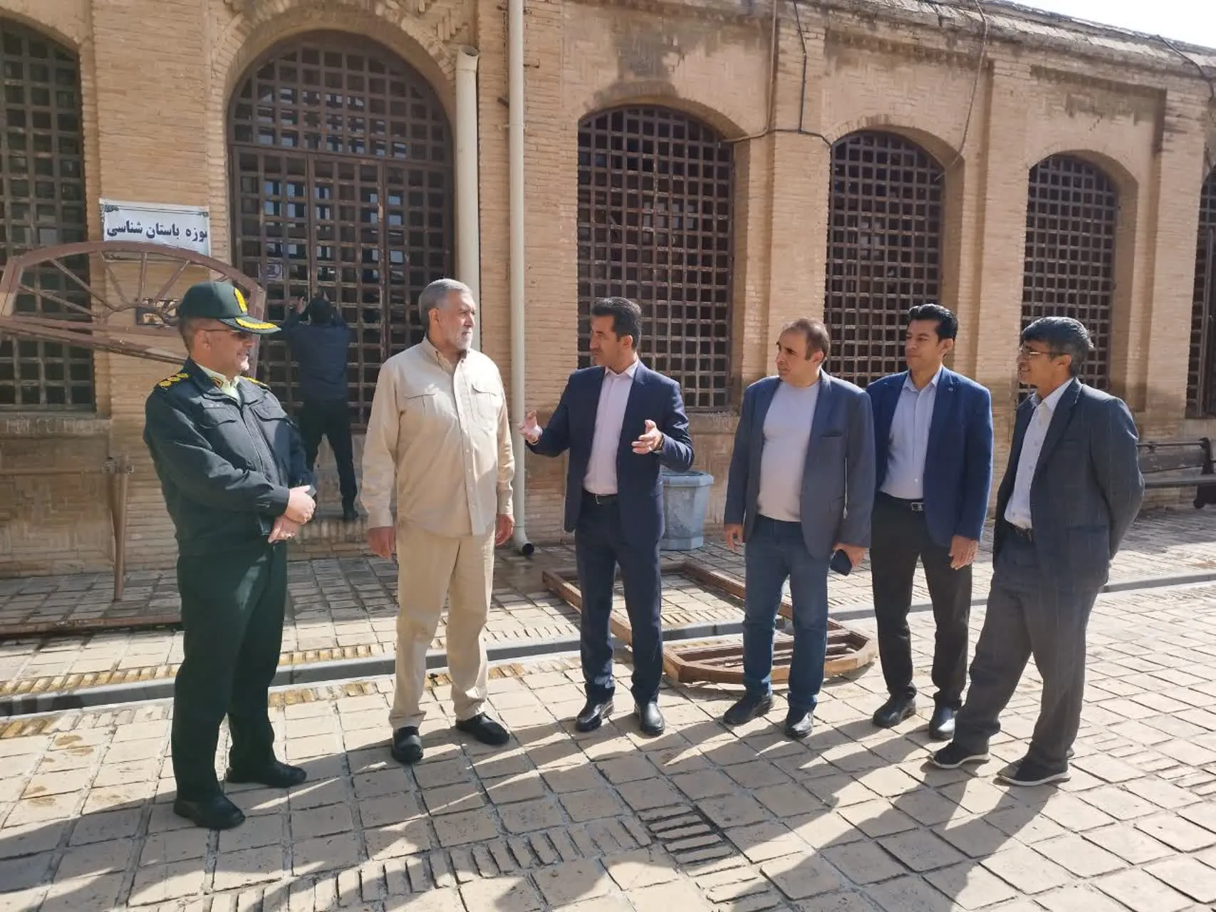بازدید مشاور وزیر میراث فرهنگی از قلعه فلک‌الافلاک و بررسی خسارات جنگ رمضان