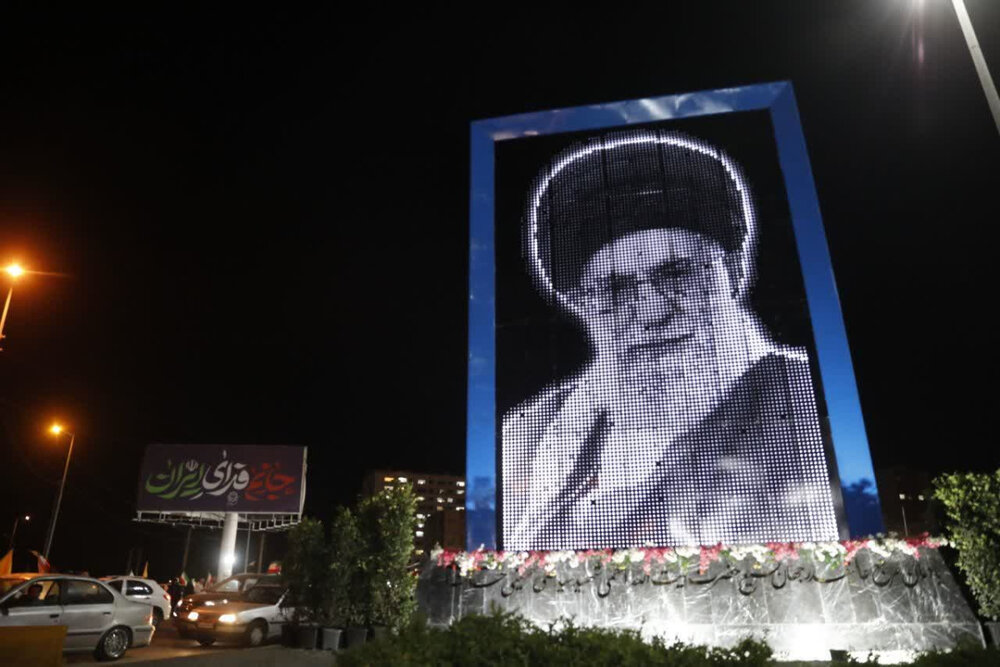 رونمایی از بزرگترین نماد شهری رهبر شهید در میدان مرجعیت قم