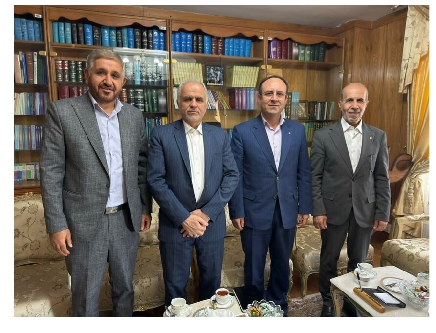 تقدیر وزیر دادگستری از کانون وکلا برای تبیین ابعاد حقوقی جنگ تحمیلی